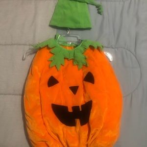 Kids Pumpkin Costume, Size 3-4 Yrs. Machine Washable.  100% Polyester
